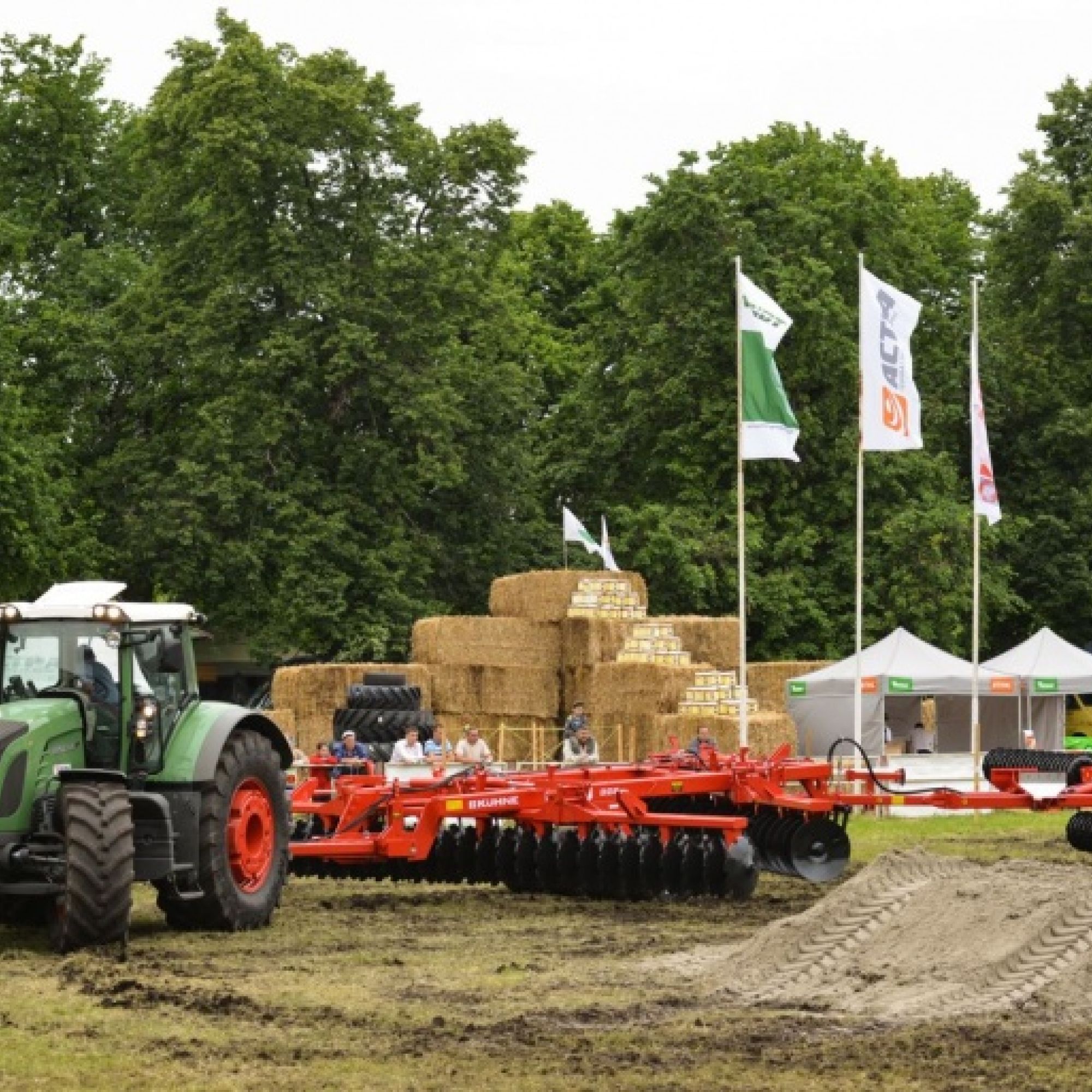 «НІКО Трейдінг» представила Mobil Delvac на «Астра-шоу 2014»