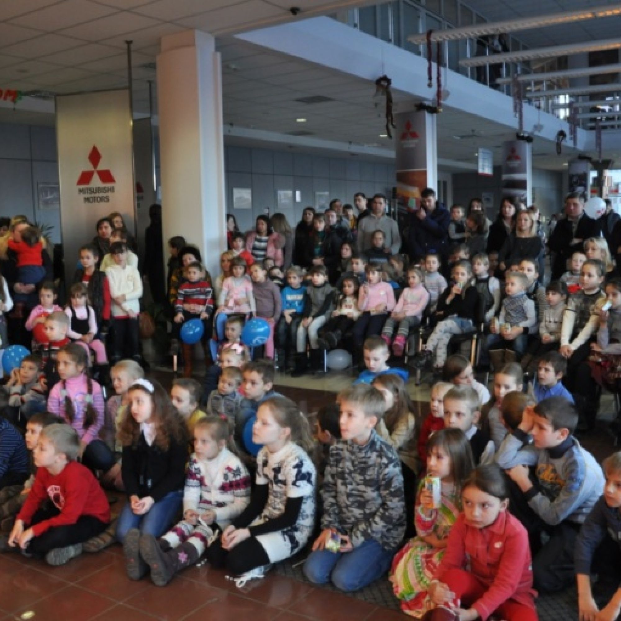 Компанії «НІКО-Захід» та «Захід Моторс» подарували дітям казкове свято до дня Святого Миколая!